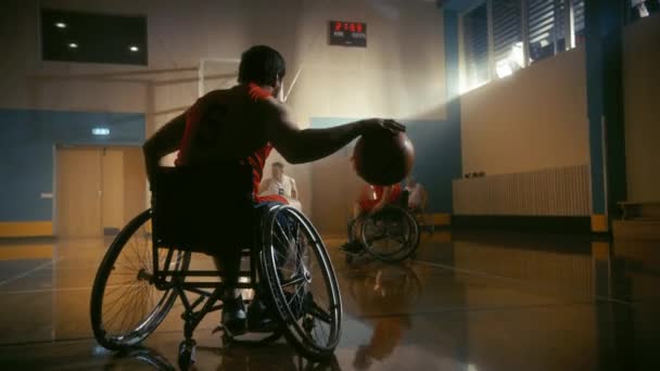 Gioco di basket sedia a rotelle — Video Stock