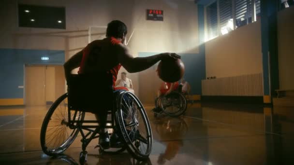 Rolstoel basketbalspel — Stockvideo