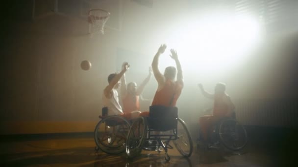 Tekerlekli sandalye basketbol oyunu — Stok video