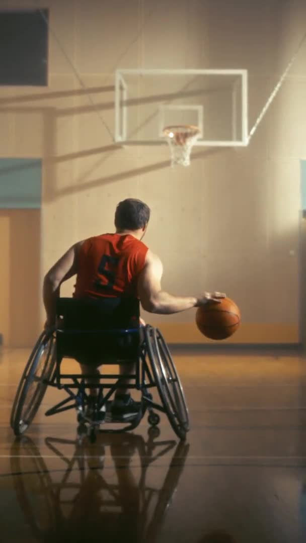 縦型スクリーン車いすバスケットボール選手 — ストック動画