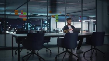 Gece Ofiste Çalışan İşletme Müdürü