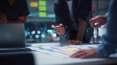 Ofis Konferans Odasında Takım Toplantısını Kapat