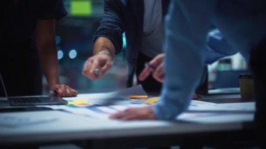 Ofis Konferans Odasında Takım Toplantısını Kapat