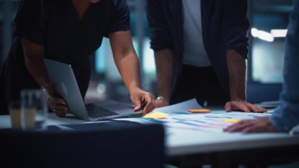 Primer plano Reunión de equipo en la sala de conferencias de Office — Vídeo de stock