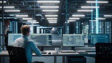 Veri Merkezi 'nde Bilgisayar Uzmanı