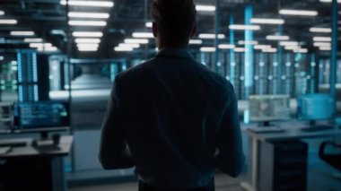 Data Center.mov 'da Bilgisayar Uzmanı