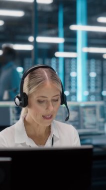 Dikey Ekran Veri Merkezi Müşteri Desteği