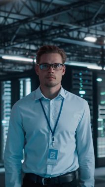 Dikey Ekran Veri Merkezi Uzmanı