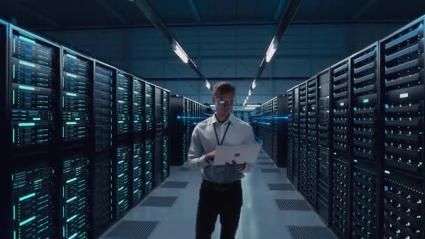 Data Center Specialist Energy Lines — Stockvideo