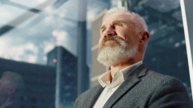 Orta Çağ İşadamı Asansöre Biniyor