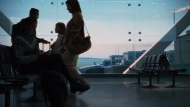 Meşgul İnsanlar Havaalanı Terminali