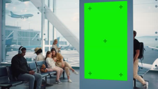 Airport Terminal Green Screen Arrival AD Display — Stock Video