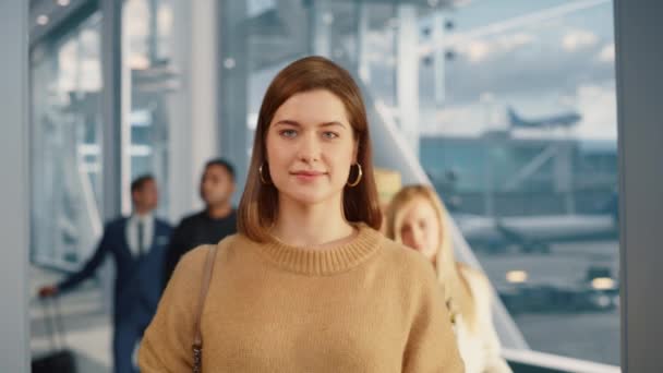 Bilet Hattı 'nda Havaalanı İnsanları Kapısı — Stok video