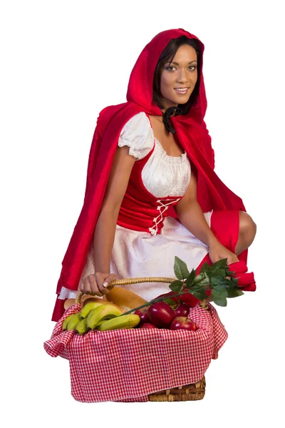 Little red riding hood på knä bakom hennes korg — Stockfoto