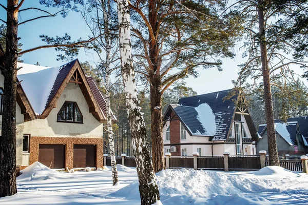 在村子里的雪小屋 — 图库照片