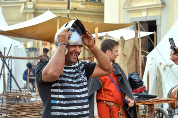 kask ile güzel olduğumu ben?