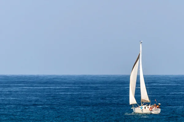 Yacht in the ocean — Stock Photo, Image