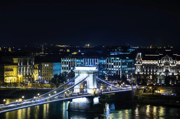 Brug in Boedapest op de nacht — Stockfoto