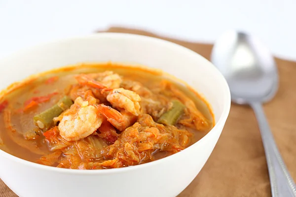 Ekşi Çorbası demirhindi hamur yapılmış