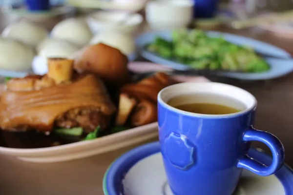 Domuz ayağı ve mantou Oolong çay