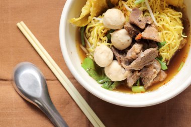 Demlenmiş Domuz noodle