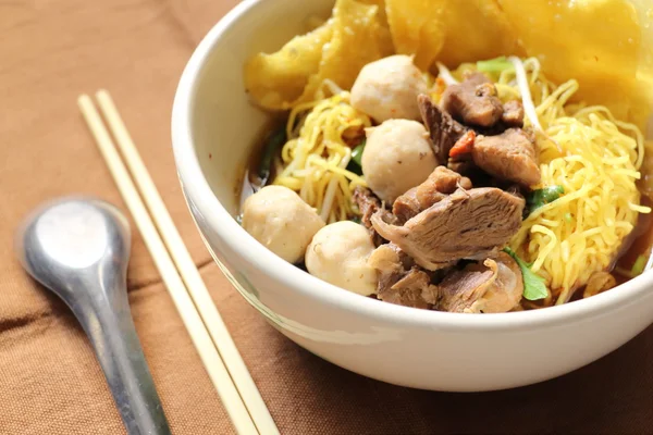 Demlenmiş Domuz noodle