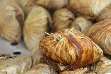 Lotus yaprak sarılı pirinç