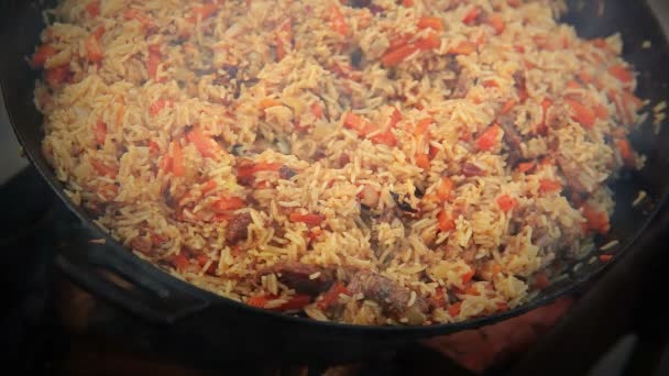 Pilav (plov) - Afgan, Özbek, Tacik Ulusal mutfağı ana yemek — Stok video
