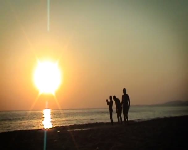 Home timelapse Video: Sun move down in the sea with CROWN Effect – Stock-video
