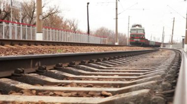 uzun Sovyet dönemi yük treni varış