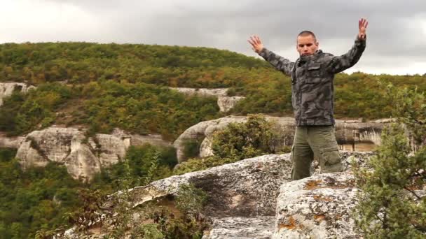 Висока гірська підготовка База: глибокі дихальні вправи — стокове відео