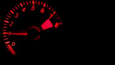 Araba 8000 takometre ölçüm video kırmızı parlayan devir/dakika