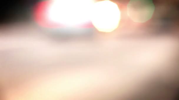 Ofokuserat blured staden trafikljus bokeh — Stockvideo