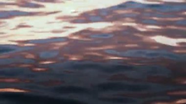 Deniz dalgaları sakin desen