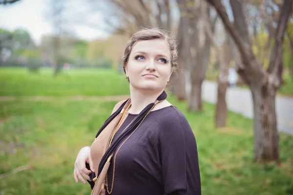 Girl on the grass in the park — Stock Photo, Image