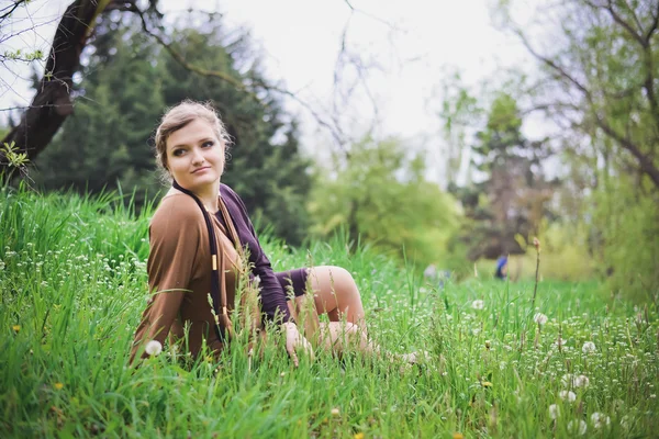 Girl in the dandelion field — Stock Photo, Image