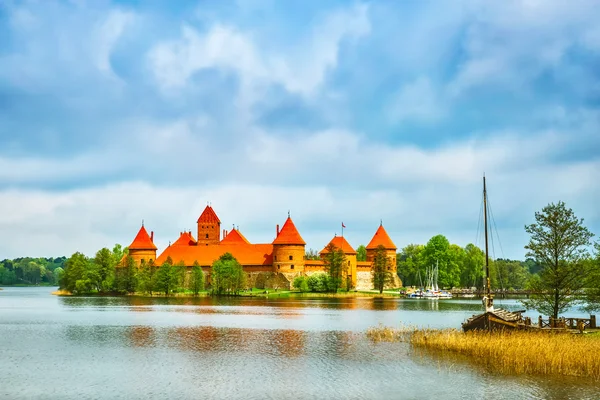 Středověký starý hrad v trakai, Litva — Stock fotografie