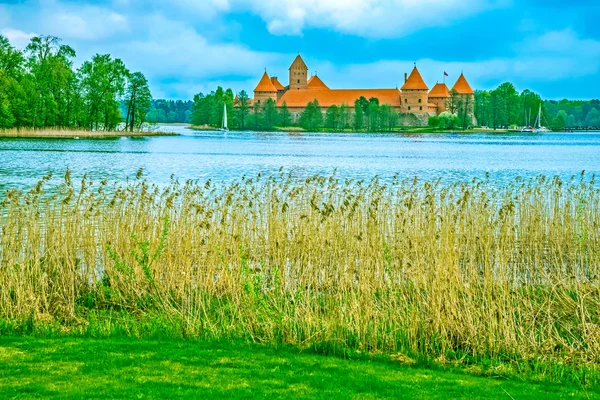 Středověký starý hrad v trakai, Litva — Stock fotografie