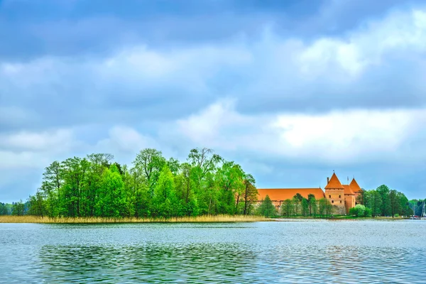 Středověký starý hrad v trakai, Litva — Stock fotografie