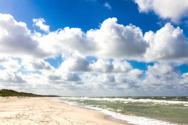 Spiaggia di sabbia sul mare baltico — Foto Stock