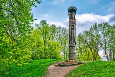 vytautas ahşap heykeli