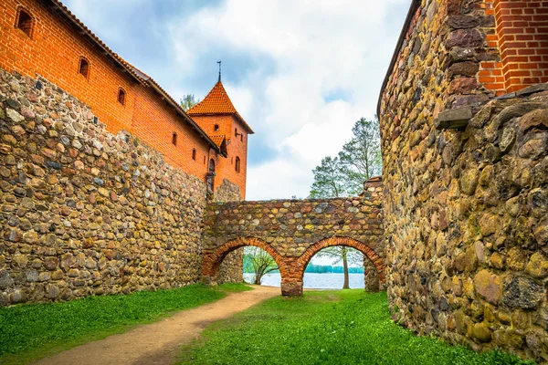 Catle stěny, oblouky a věž — Stock fotografie