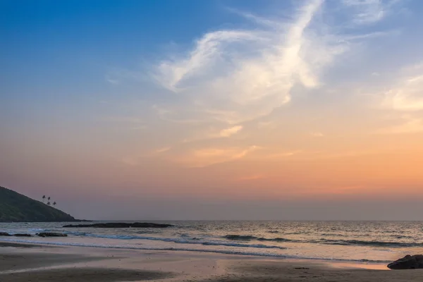 Gün batımında deniz plaj — Stok fotoğraf