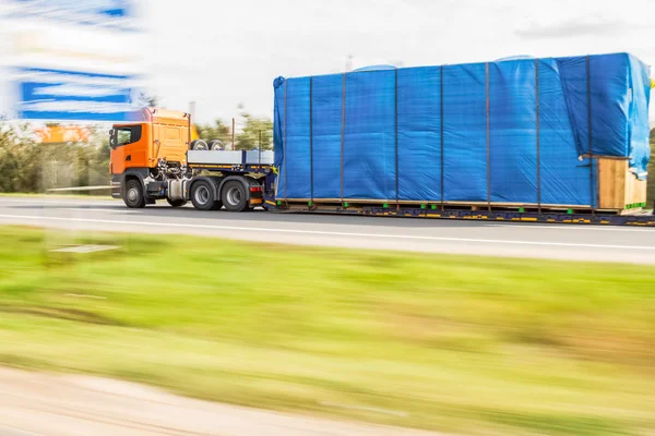 LKW unterwegs — Stockfoto