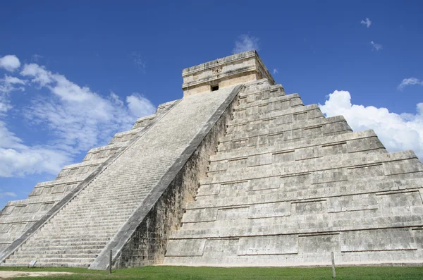 Mayan πυραμίδας του chichen itza, Μεξικό — Φωτογραφία Αρχείου