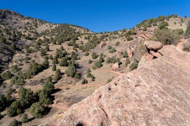 Denver, Colorado 'daki Red Rocks Parkı' nda yürüyüş patikası
