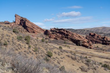 Denver, Colorado 'daki Morrison Dağı' ndan Rod Rocks Amfitiyatrosunun manzarası