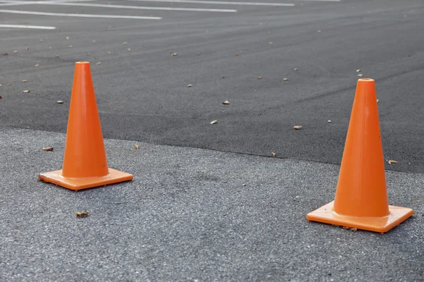 Cones de tráfego laranja — Fotografia de Stock