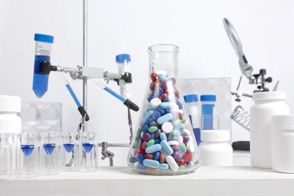Mixed Pills in Science Beaker — Stock Photo, Image