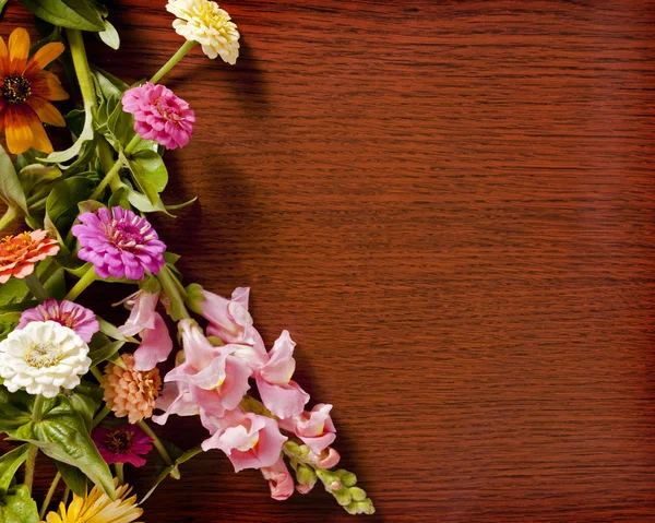 Květiny na dřevo — Stock fotografie
